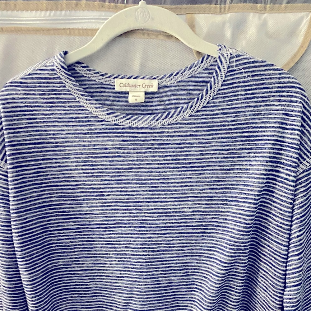 Size Medium elbow length sleeves. Lightweight cotton very comfortable